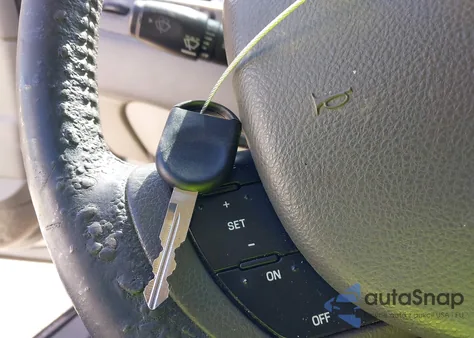 2006 Lincoln Town Car Signature Limited z USA, uszkodzony, nr VIN 1LNHM82W76Y646066